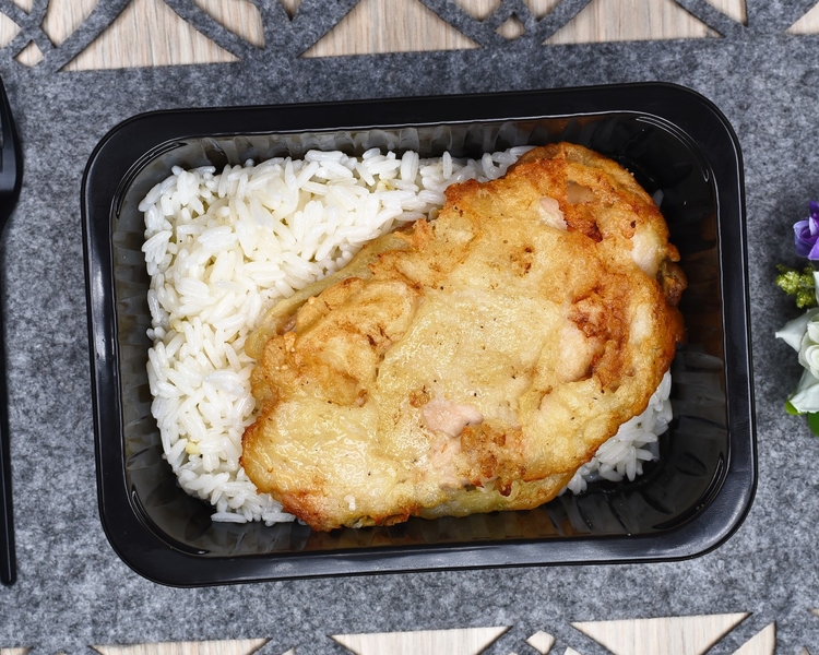 Рис и курица Пармеджано с соусом